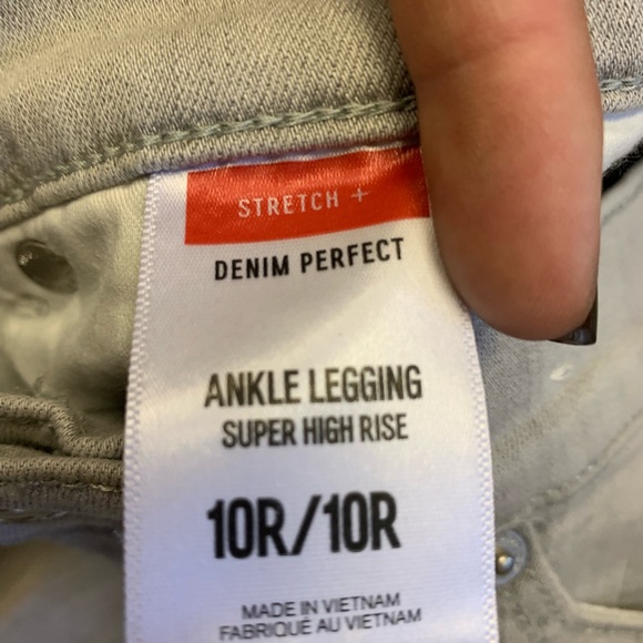 Gray Express Distressed Jeans - Picture 6 of 8